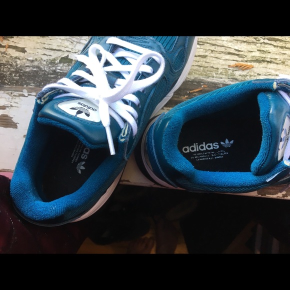 Adidas size 7.5. Like new. - Picture 2 of 5